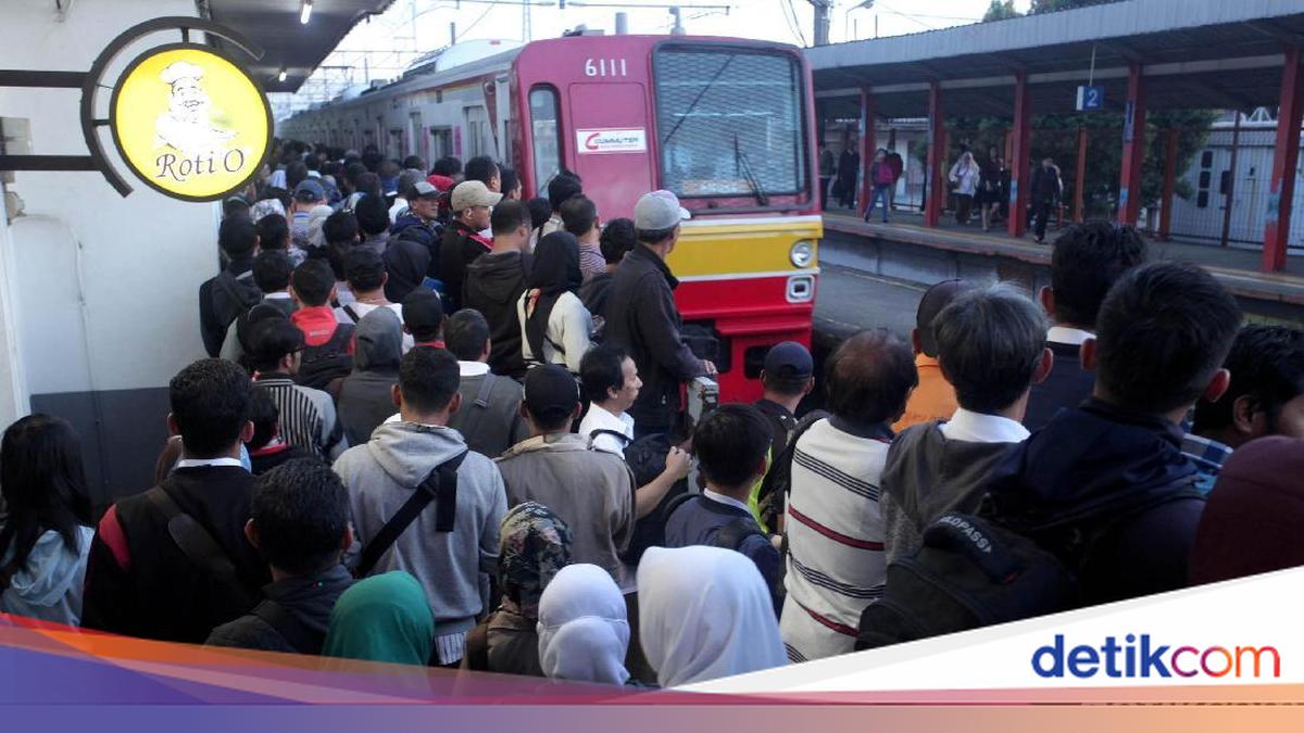 Ternyata Ini Biang Kerok Penumpukan Penumpang di Stasiun KRL