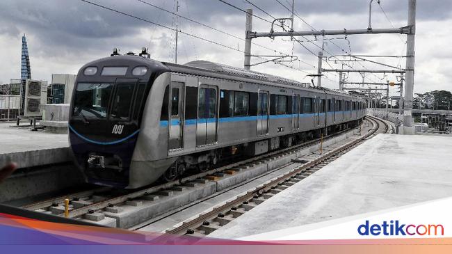 Ganjil Genap DKI Diperluas, MRT Banjir Penumpang