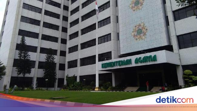 Pekerja RS Haji Geruduk Kemenag, Protes Gaji Dipotong-Pensiun Tak Dibayar