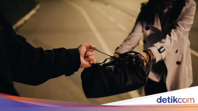 Jambret Ponsel Mahasiswi di Jakbar, 2 Pria Dikeroyok Massa