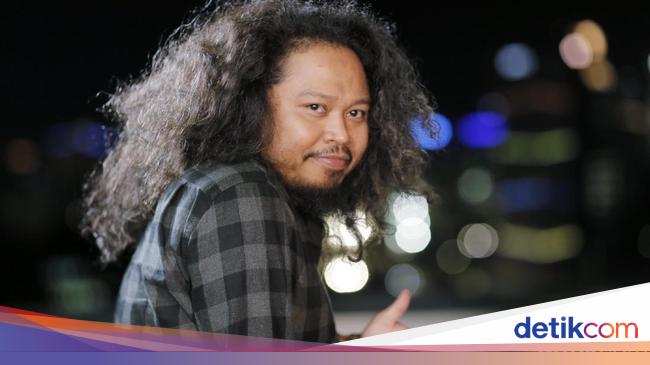 Is Pusakata Bermusik Lagi Bareng Payung Teduh, Kini Jadi Parade Hujan