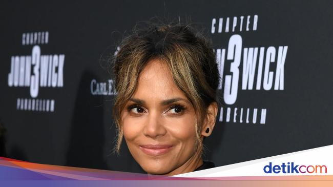 Halle Berry Beri Jawaban Menohok Disebut Membosankan di Ranjang