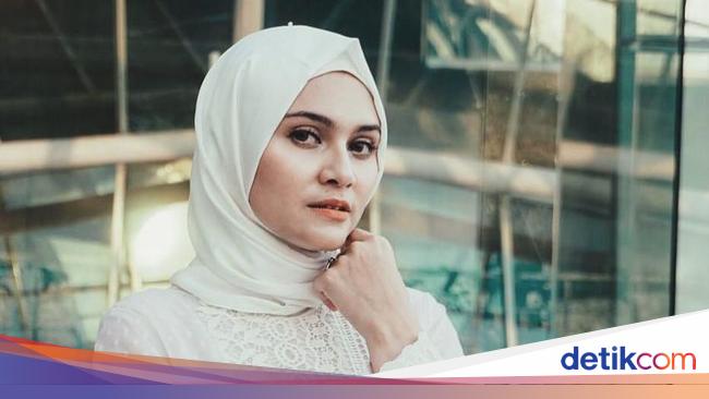 Hijab Bukan Penghalang Zee Zee Shahab Berolahraga