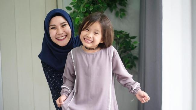 6 Inspirasi Model Busana Anak Artis untuk Baju Lebaran Si 