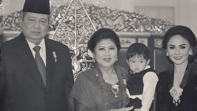 Doa 7 Bunda Seleb Iringi Kepergian Mendiang Ani Yudhoyono
