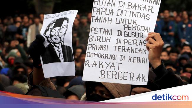 Melihat Lagi Tulisan Tulisan Lucu Di Spanduk Aksi Mahasiswa