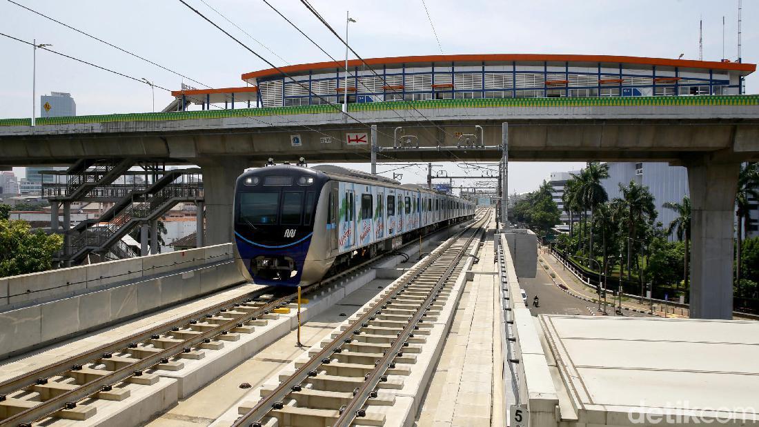 Jam Operasional Krl Transjakarta Dan Mrt Di Malam Tahun Baru