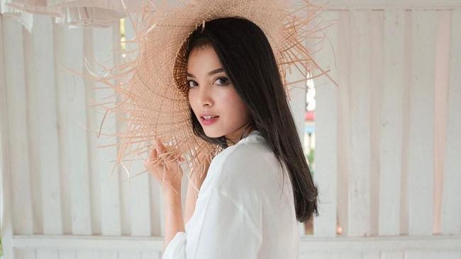 U meni onlayn tarzda mashinada jinsiy aloqada bolishga taklif qildi. Foto: Men ahmoqman