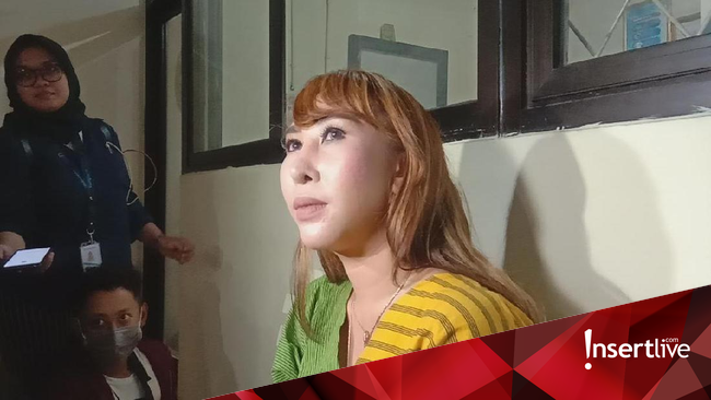 Ketemu di Persidangan, Henny Mona Masih Cium Tangan Rio Reifan