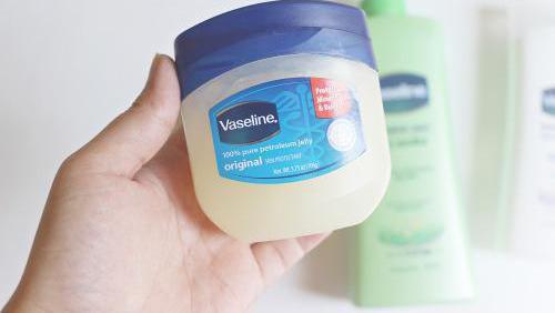 Kulit 10 Tahun Lebih Muda Hanya Dengan Vaseline Petroleum Jelly