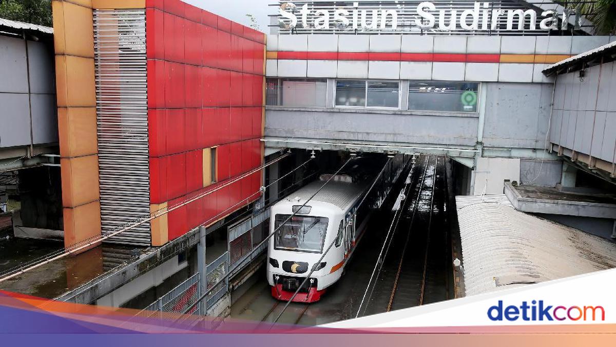 Viral Keributan Antar Penumpang di Stasiun Sudirman, Langsung Dilerai
