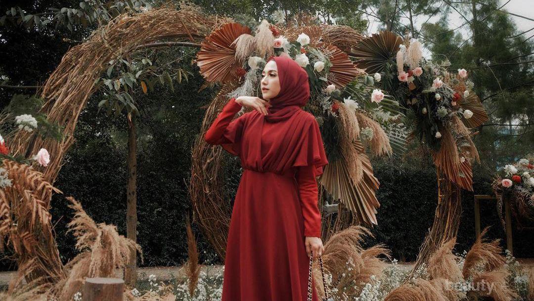 Baju brokat warna merah maroon