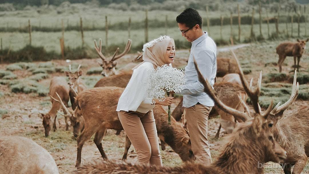 Inspirasi Foto Prewedding Hijab Outdoor Yang Menyatu Dengan Alam Indah Banget