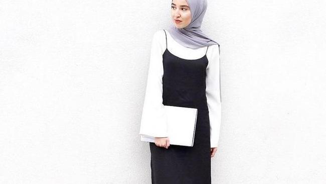 Monochrome shop style hijab