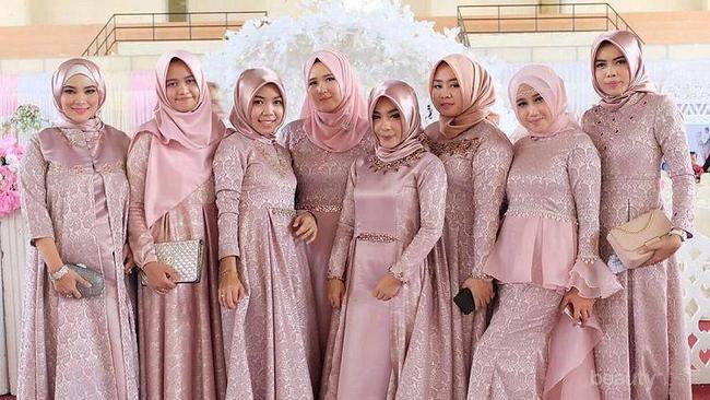 5 Inspirasi Model Baju Bridesmaid Modern Untuk Hijabers