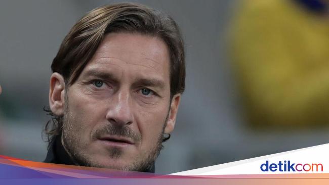 Cie … Totti begins to dare to show off his new girlfriend