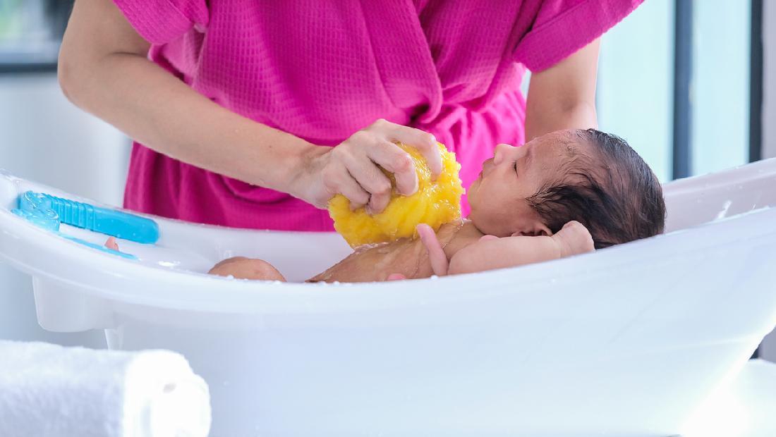 Cairan antiseptik untuk mandi bayi
