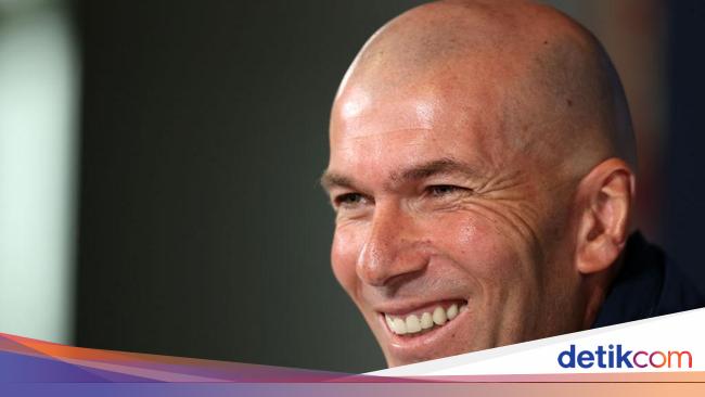 Zinedine Zidane smiles after leaving Real Madrid