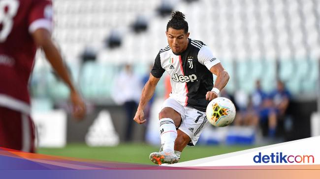 Cristiano Ronaldo Kini Pakai Teknik Beda Di Tendangan Bebasnya