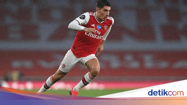 Kata Legenda Arsenal Ini Bellerin Dan Cedric Dijual Saja