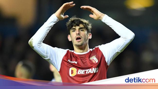 The Next Cristiano Ronaldo Cuma Numpang Lewat Di Barca