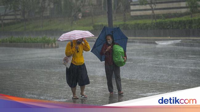 Potensi Hujan Sehari-hari hingga Awal Februari