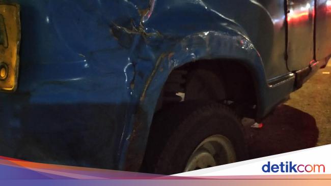 6 Fakta Ulah Sopir Bajaj Mabuk Berakibat Mobil Parkir Ditubruk