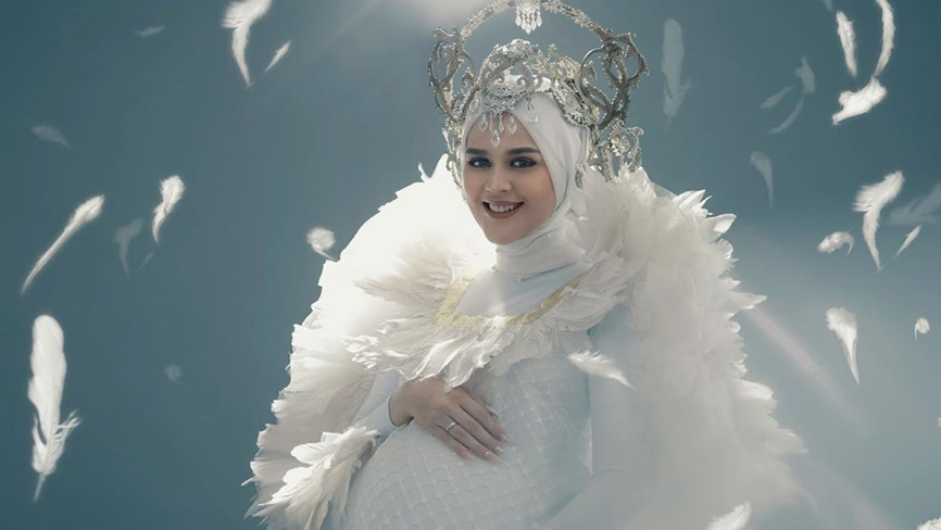 7 Potret OOTD Maternity Shoot Bunda Seleb Berhijab - Foto 1