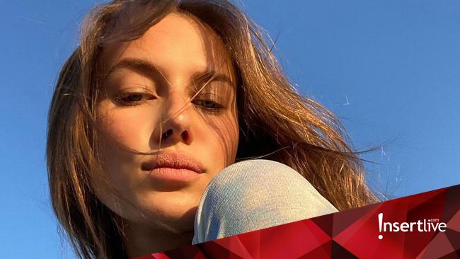 Velosiped haydab ketayotgan qiz sikildi (erotik video)