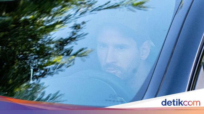 Barcelona squad on holiday, Messi still training alone!