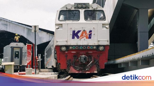 Rel Kereta Terendam Banjir, Perjalanan KA Terlambat 2 Jam Lebih