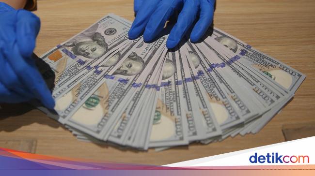 Sentuh Rp 15.000, Dolar AS Masih Bisa Terbang Tinggi Lagi?