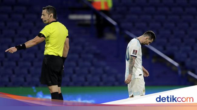 Duh, Lionel Messi Umpat Referee after Argentina vs Paraguay match