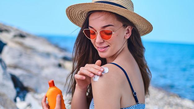 5 Sunscreen Untuk Kulit Sensitif Ampuh Lindungi Kulit Dari Bahaya Sinar Uv 5 Sunscreen Untuk Kulit Sensitif Ampuh Lindungi Kulit Dari Bahaya Sinar Uv