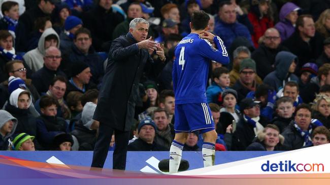 Fabregas Still Friends with Mourinho, Disappointed with Guardiola