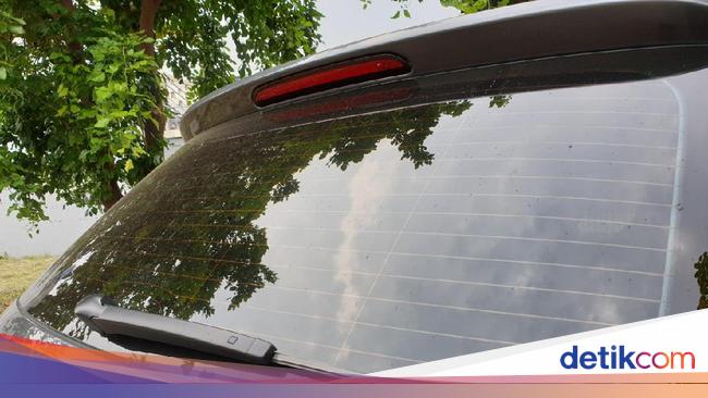 Ini Penyebab Kaca Mobil Berembun dan Cara Mengatasinya