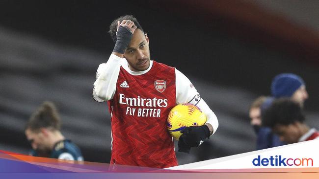 Aubameyang threatened with a fine for being late at the North London derby