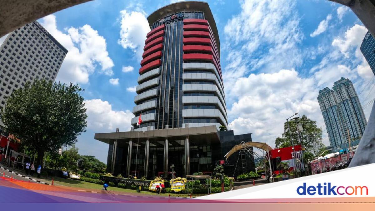 KPK Buka Suara soal Viral Tahanan Pakai Rompi Oranye Ada di Bandara