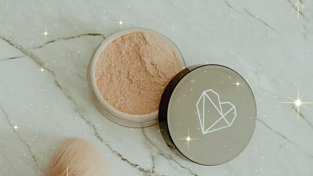 Diklaim Jadi Dupe Chanel Kamu Wajib Coba Bedak Tabur Lokal Dari Zamron Ini