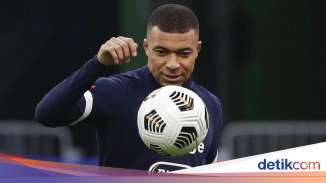 Kylian Mbappe Dicuekin with Anthony Martial?  Until Bengong Gitu