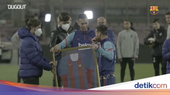 Lionel Messi’s seconds get a very special jersey