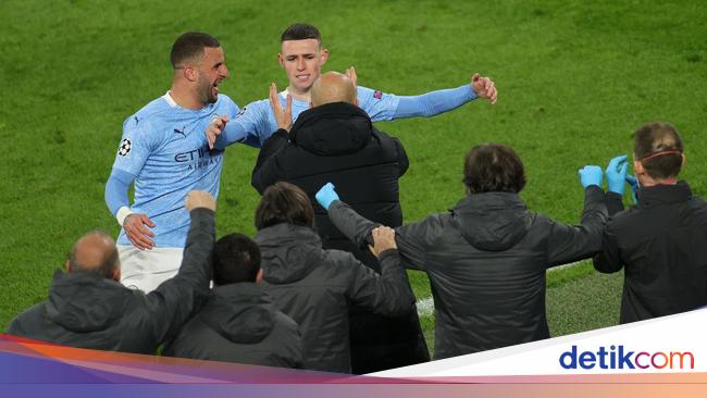 Peluk Phil Foden, Guardiola: Tembakan Bagus, Terima Kasih