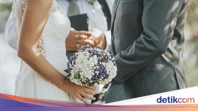 7 Arti Mimpi Memakai Baju Pengantin Warna Putih, Hitam Hingga Merah