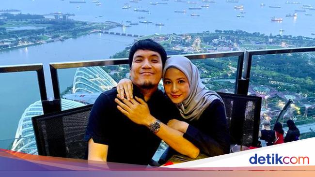 Kisah Cinta Desta dan Natasha Rizki yang Sempat Tak Direstui Orang Tua