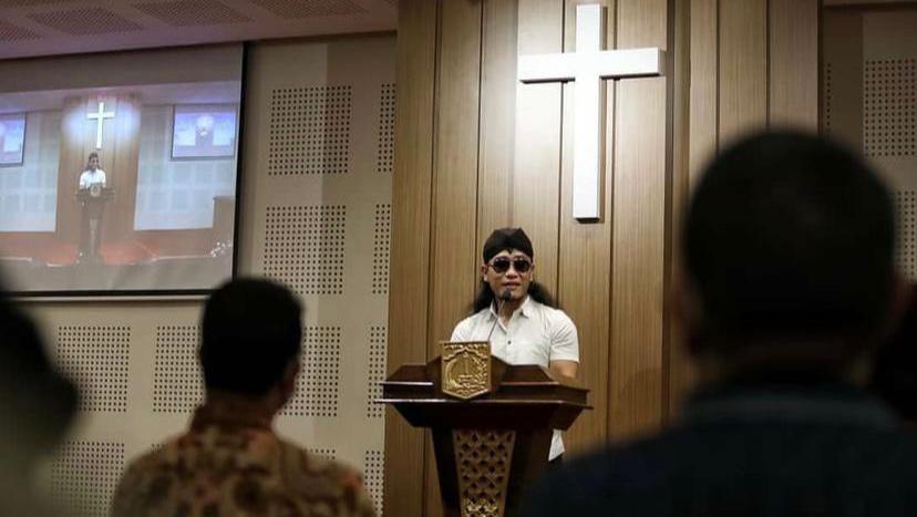 Penampilan Gus Miftah Beri Ceramah Di Gereja Karismatik Di Indonesia Foto 1