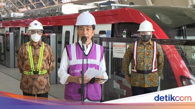 Didampingi Luhut, Jokowi Tinjau Stasiun LRT TMII Jaktim