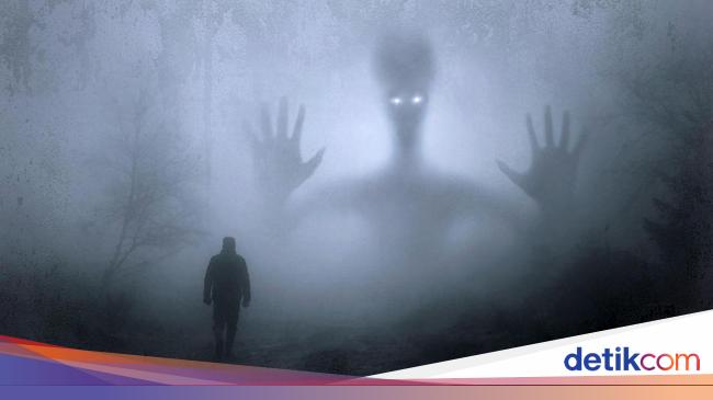 Astrofisikawan Harvard Klaim Alien Mungkin Ada dan Telah Mengembangkan Teknologi Pelompat Dimensi