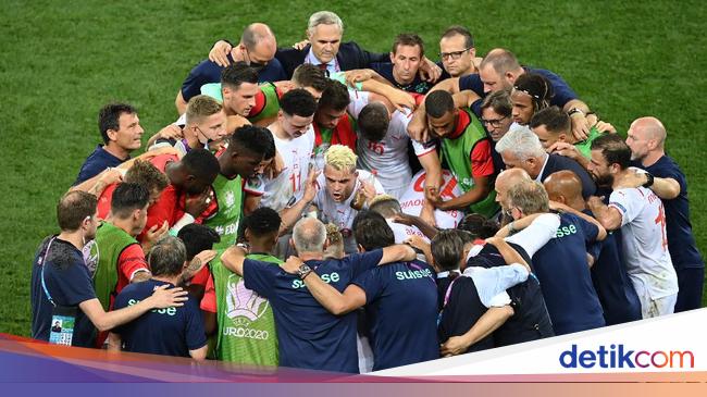 Granit Xhaka Enjoys Drinking Coca-Cola in the Field