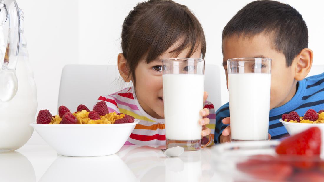 Apakah minum susu sebelum tidur bisa menambah berat badan