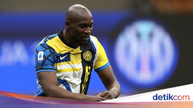 Dalam Foto Ini, Lukaku Genggam Erat Jersey Chelsea?